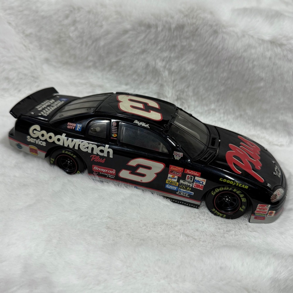 Dale Earnhardt #3 Goodwrench Plus 2000 Chevrolet Monte Carlo 1:24 Diecast Car